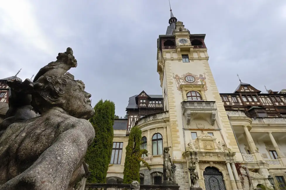 From Bucharest: Dracula Castle, Peles & Brasov Full-Day Trip